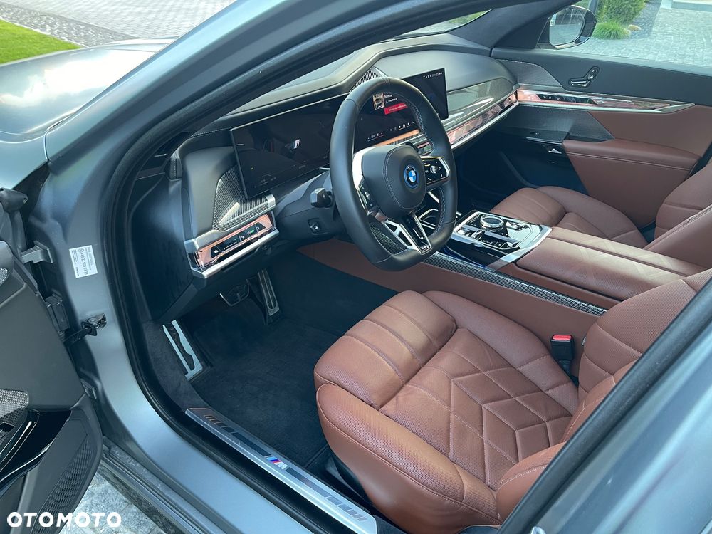 BMW Seria 7 M760e PHEV xDrive Individual Edition sport - 15
