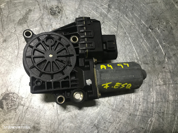 MOTOR DO ELEVADOR DE VIDRO AUDI A4 B5 - 95-01 - FRENTE ESQUERDO - 0130821787