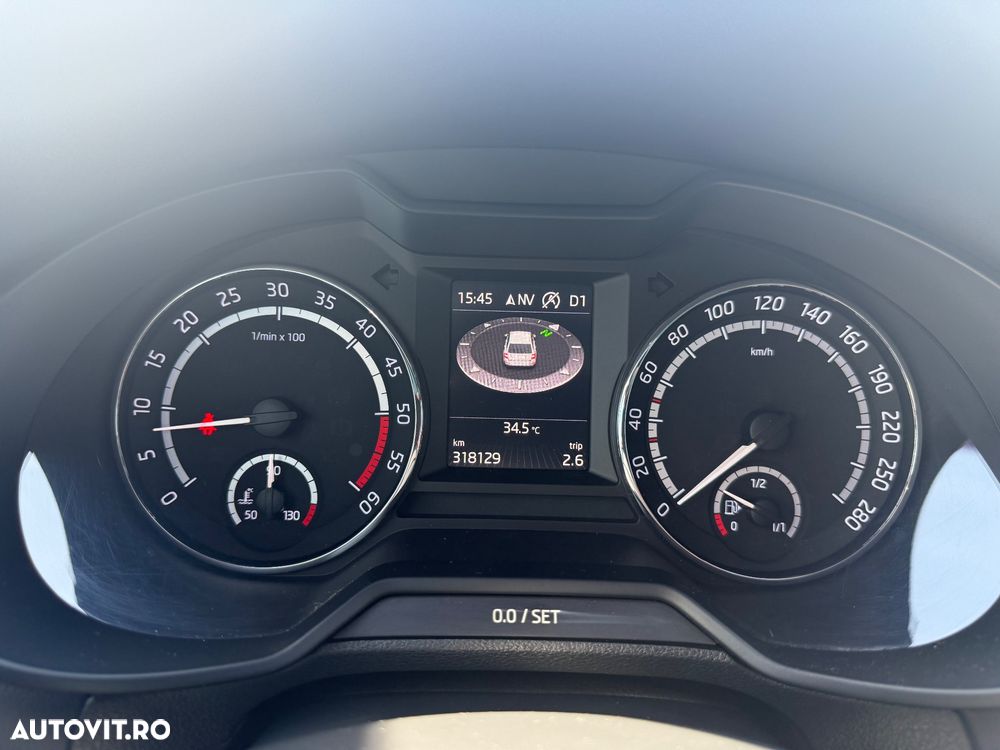 Skoda Octavia 2.0 TDI RS DSG - 29