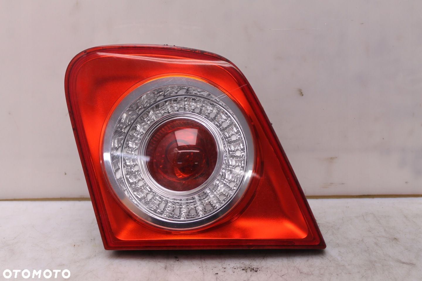 VW JETTA 05R- LAMPA PRAWA TYLNA PRAWY TYŁ W KLAPE - 4