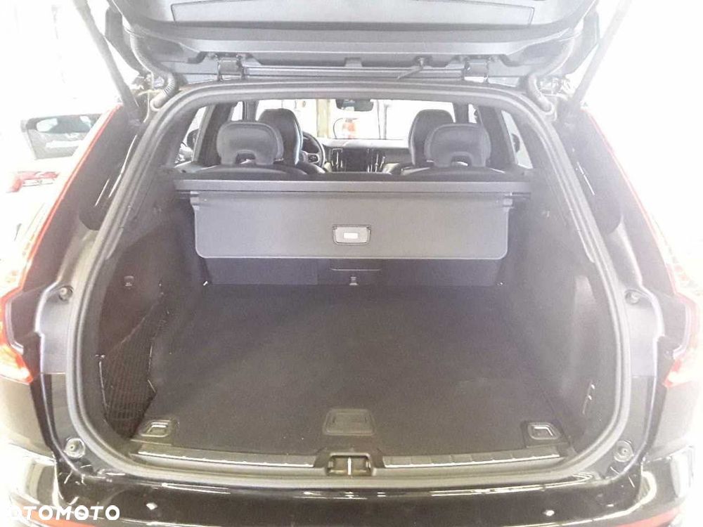 Volvo XC 60 B5 B AWD Ultimate Dark - 8