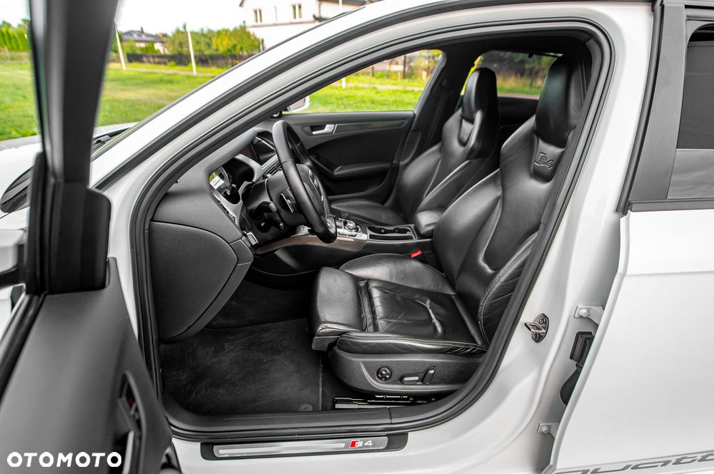 Audi S4 Avant S tronic - 22