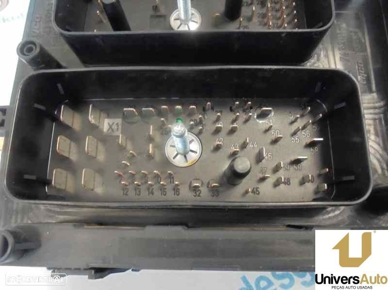 CAIXA RELÉS / FUSÍVEIS OPEL ASTRA H GTC 2004 -015349211 - 3