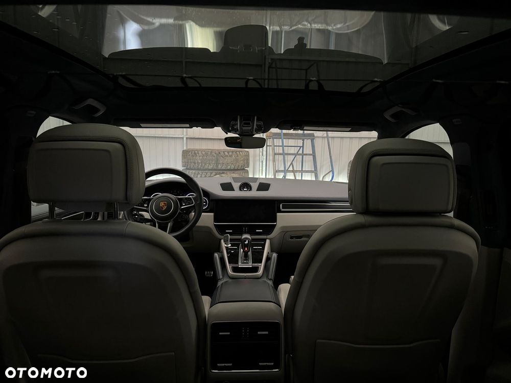 Porsche Cayenne - 21