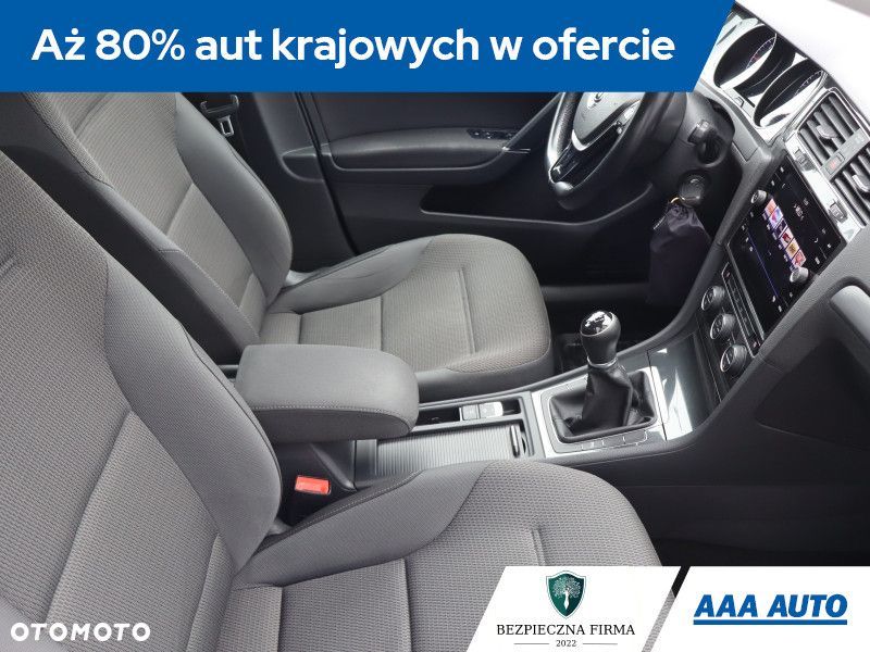 Volkswagen Golf - 10