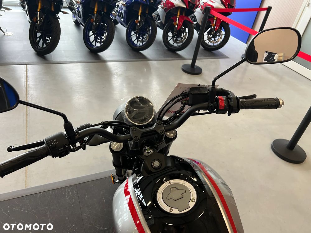 Yamaha XSR - 7
