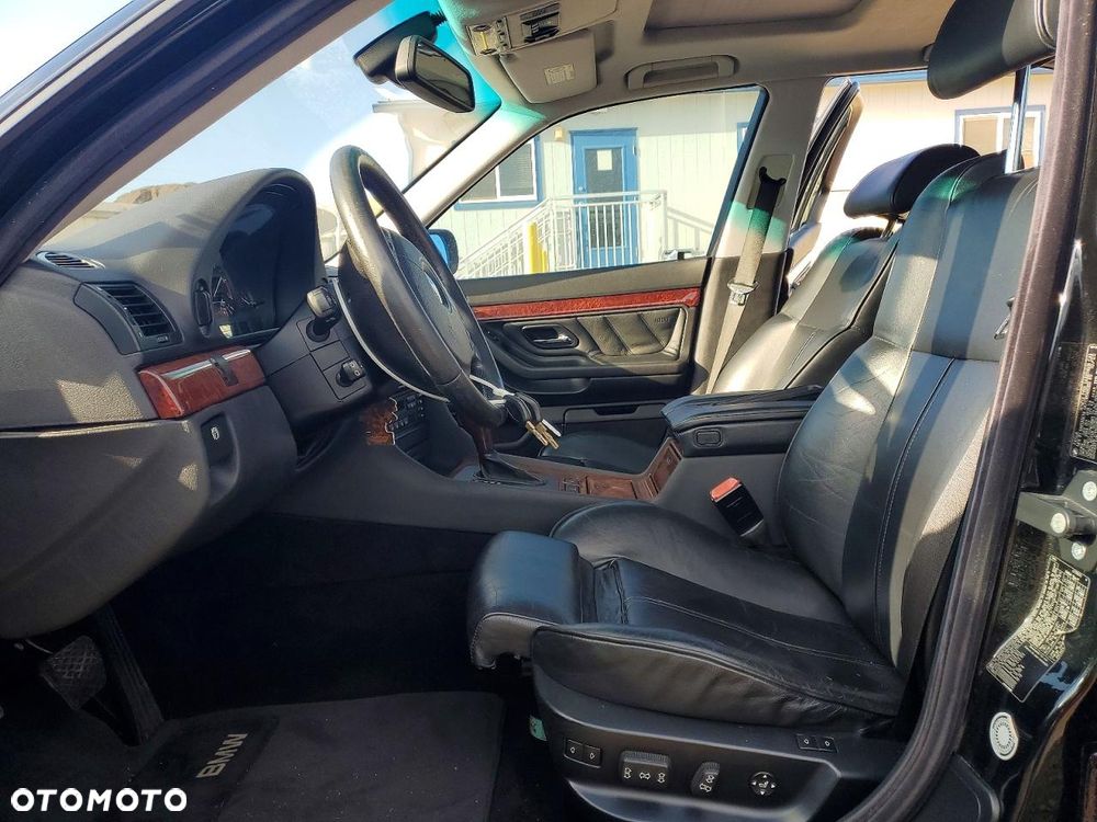 BMW Seria 7 740i - 8