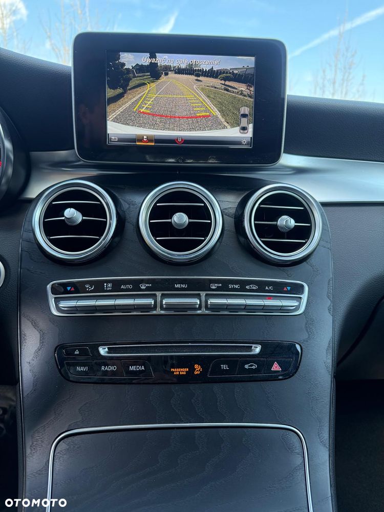 Mercedes-Benz GLC 250 4Matic 9G-TRONIC AMG Line - 23