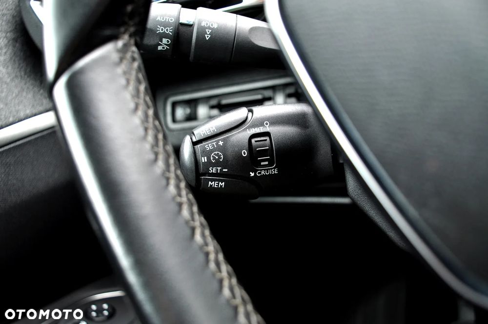 Peugeot 3008 1.2 PureTech Allure S&S - 37