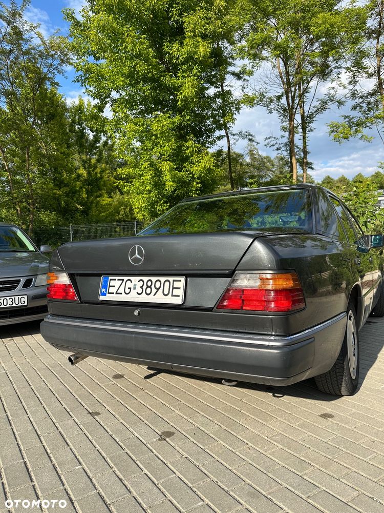 Mercedes-Benz W124 (1984-1993) - 21