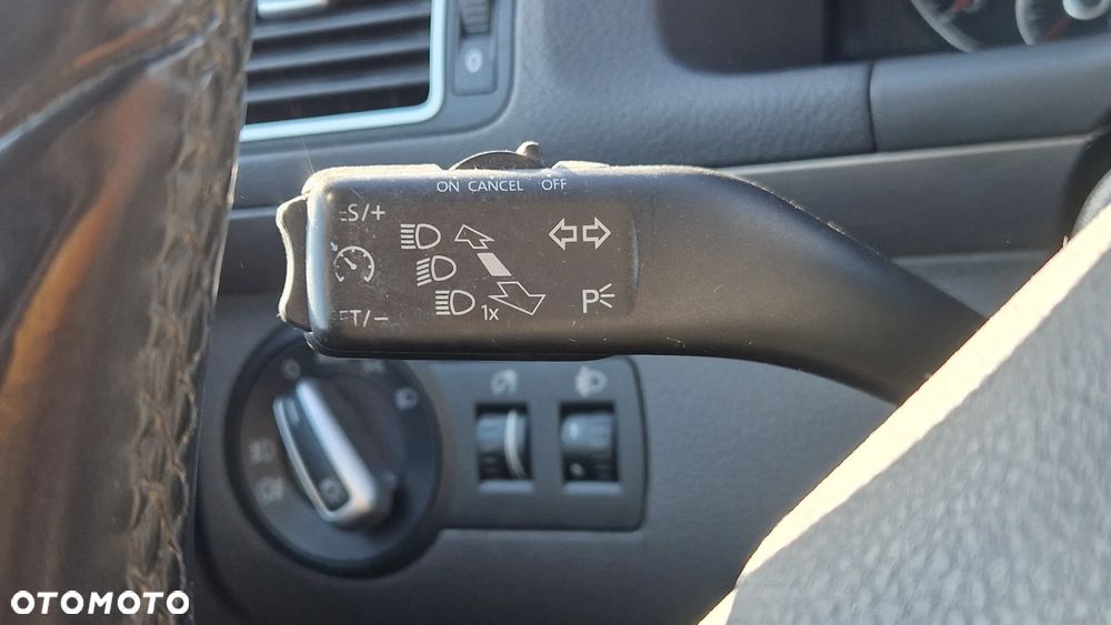 Volkswagen Touran 1.4 TSI Comfortline - 11