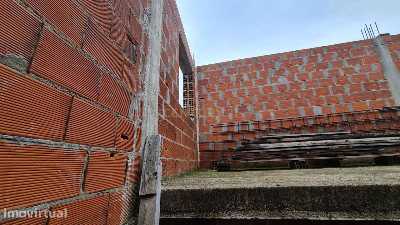 Terreno com Construção de 48m² no Cartaxo – Excelente Oportunidade com - Grande imagem: 3/8