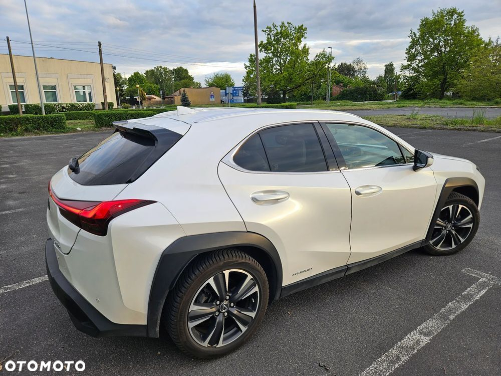 Lexus UX 250h - 8