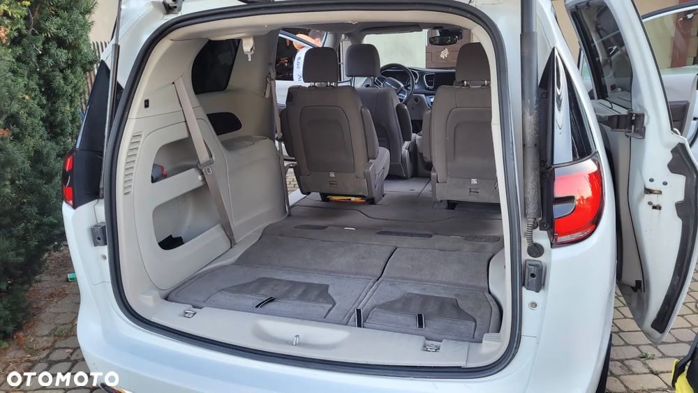 Chrysler Pacifica - 13