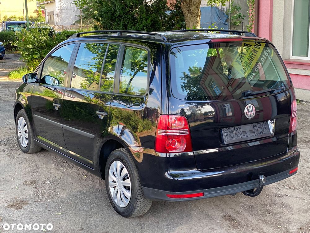 Volkswagen Touran - 4