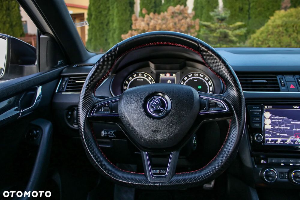 Skoda Octavia 2.0 TDI DSG RS - 25