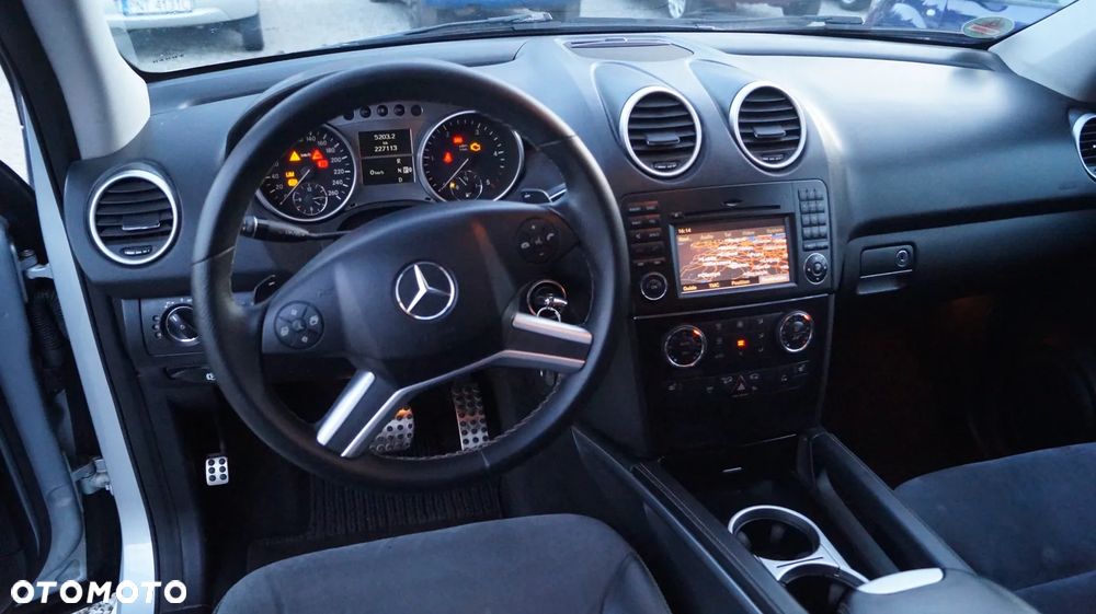 Mercedes-Benz ML 320 CDI 4Matic 7G-TRONIC DPF Edition 10 - 17