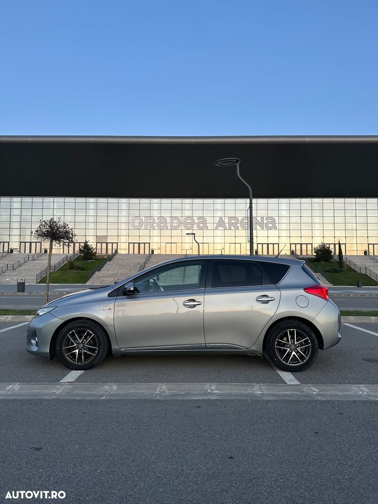 Toyota Auris 1.8 L VVT-i HSD Sol - 2