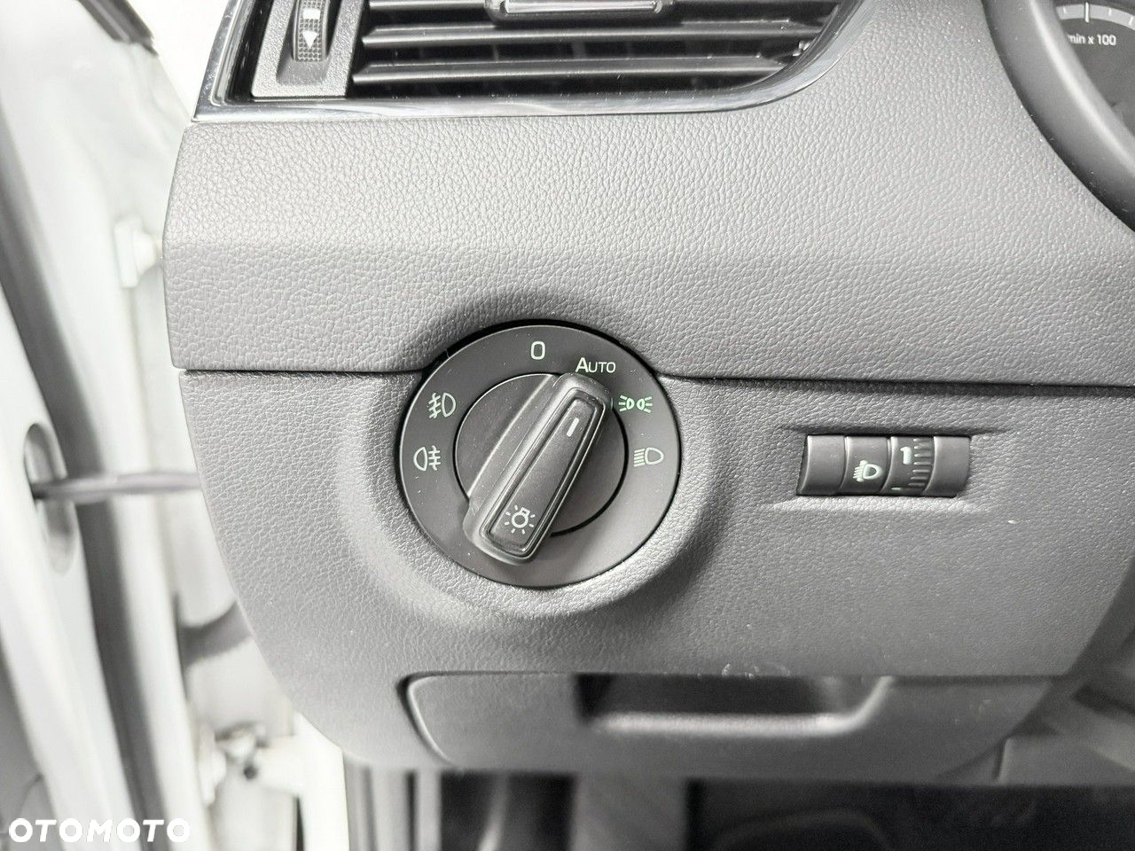 Skoda Octavia Combi 2.0 TDI 4x4 DSG Scout - 38