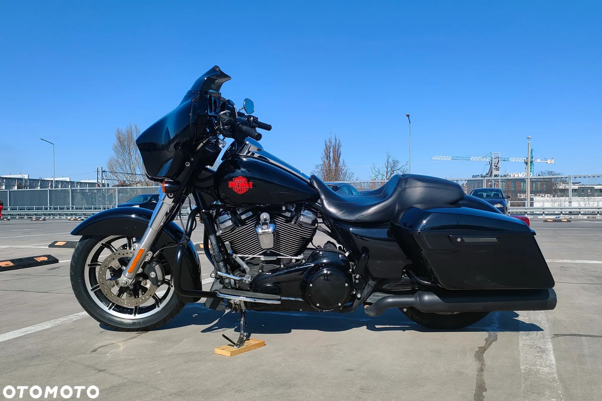 Harley-Davidson FLH Electra Glide - 1