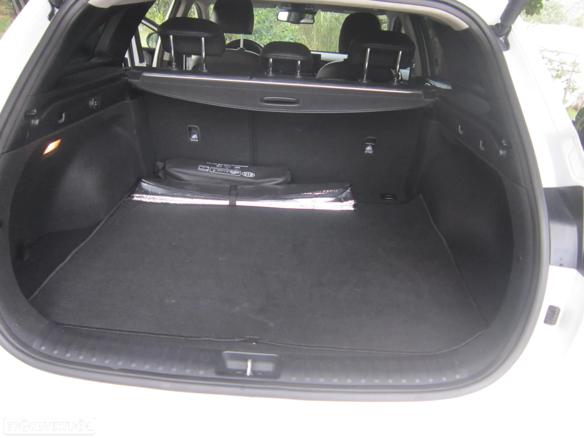 Kia Ceed SW 1.6 CRDi MHEV Drive+SRF - 8