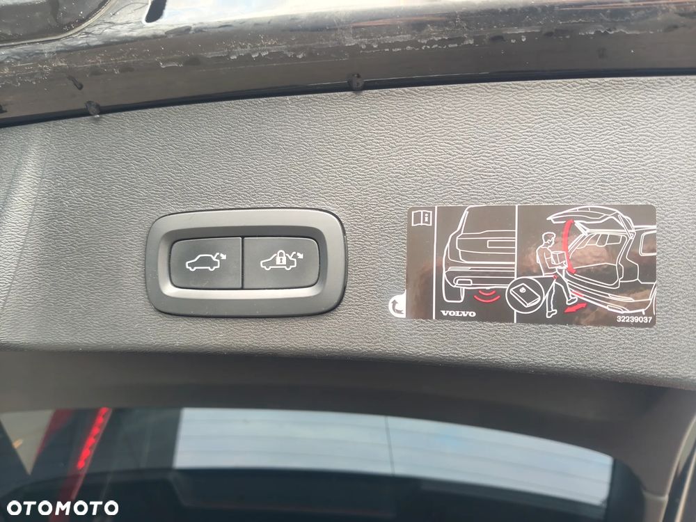 Volvo XC 40 T3 R-Design - 25