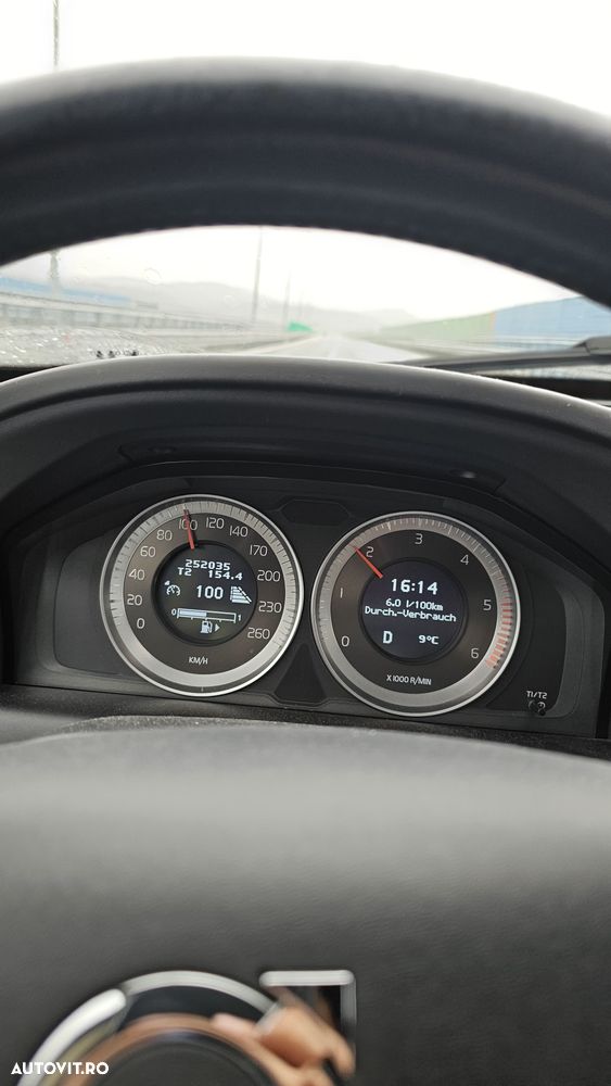 Volvo XC 60 D5 AWD Geartronic Momentum - 32