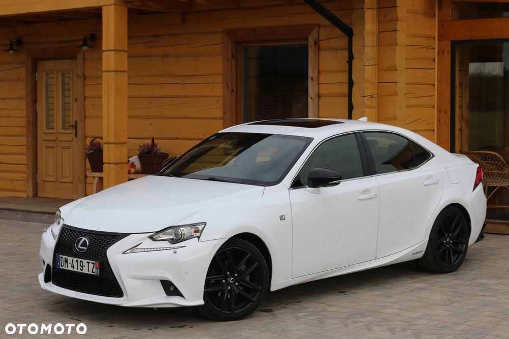 Lexus IS 300h F Sport - 8
