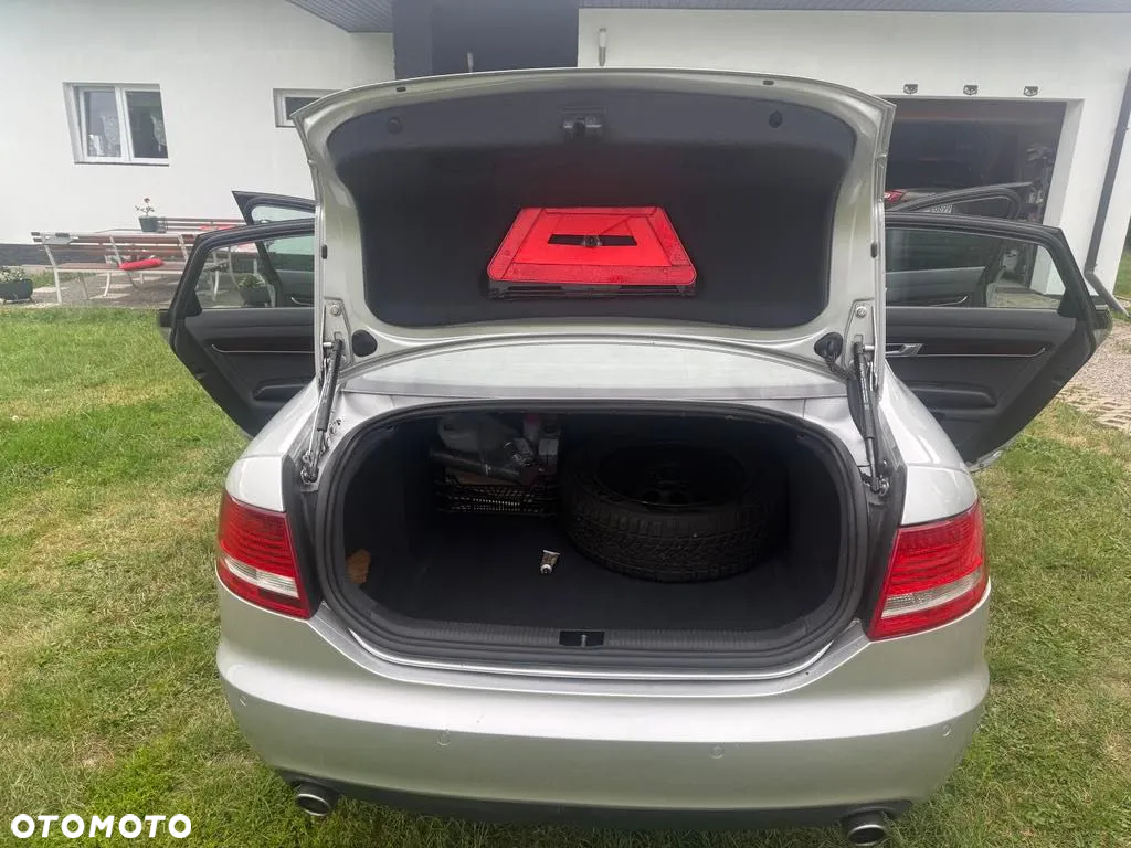Audi A6 2.4 - 8