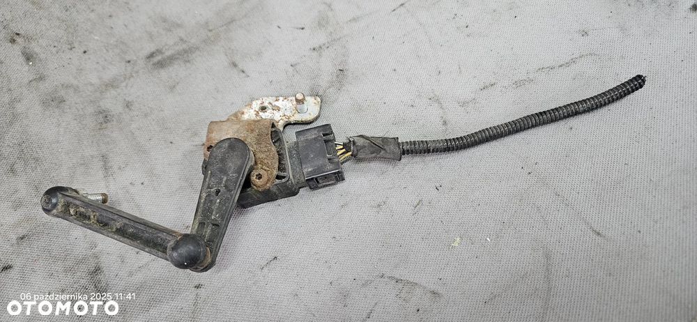 Czujnik poziomowania świateł xenon BMW E60 E61 2006r 6763737 - 4