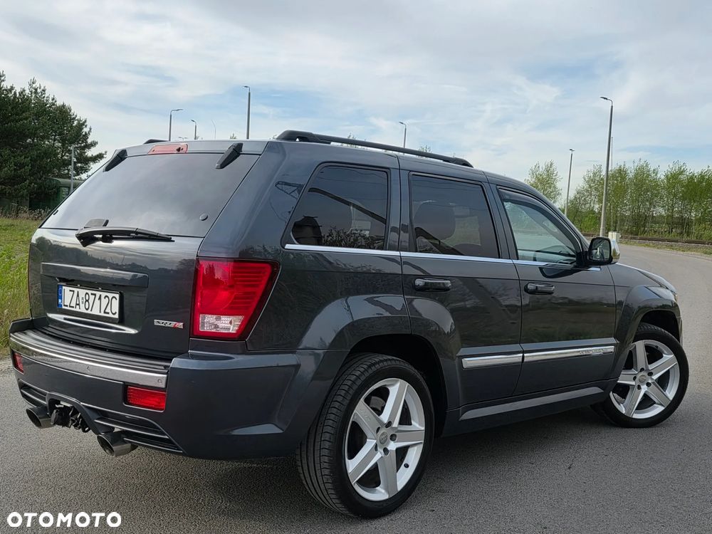 Jeep Grand Cherokee - 24