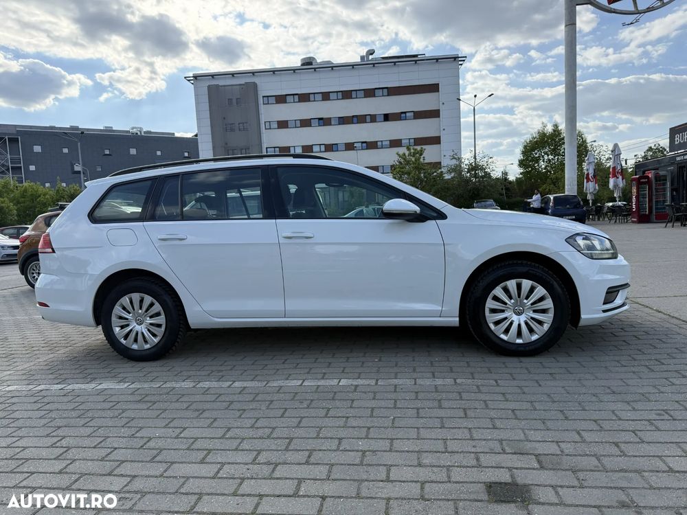 Volkswagen Golf - 10
