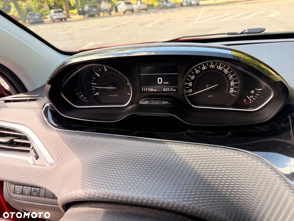 Peugeot 208 - 12