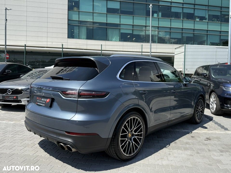 Porsche Cayenne - 4