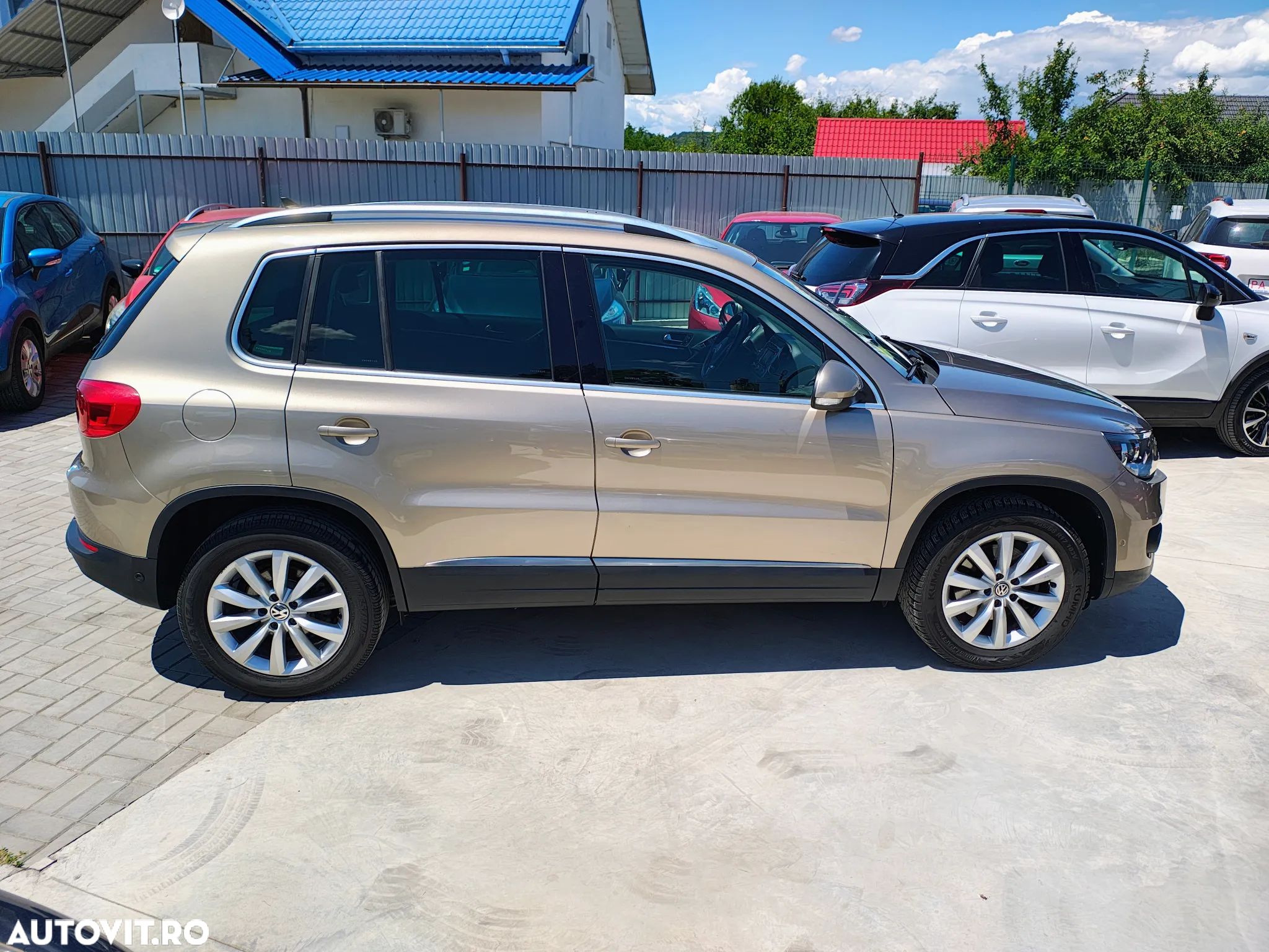 Volkswagen Tiguan 2.0 TDI DPF BlueMotion Technology Lounge Sport & Style - 1