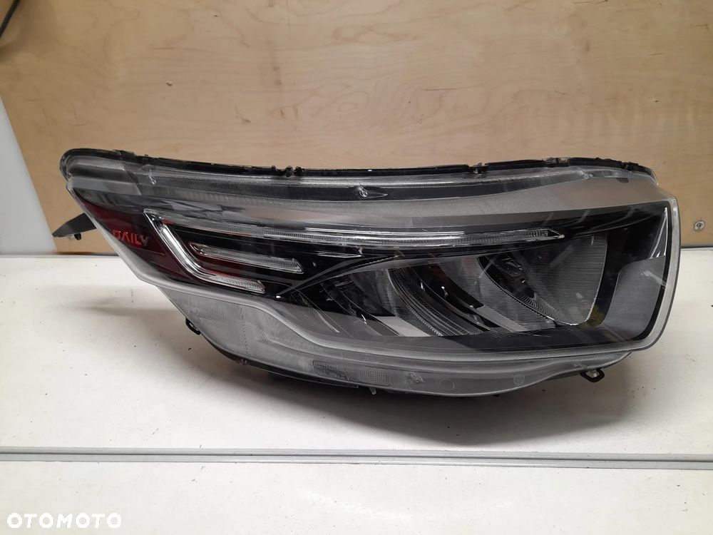 Iveco Daily lampa prawa przód  FULL LED 05802711799
