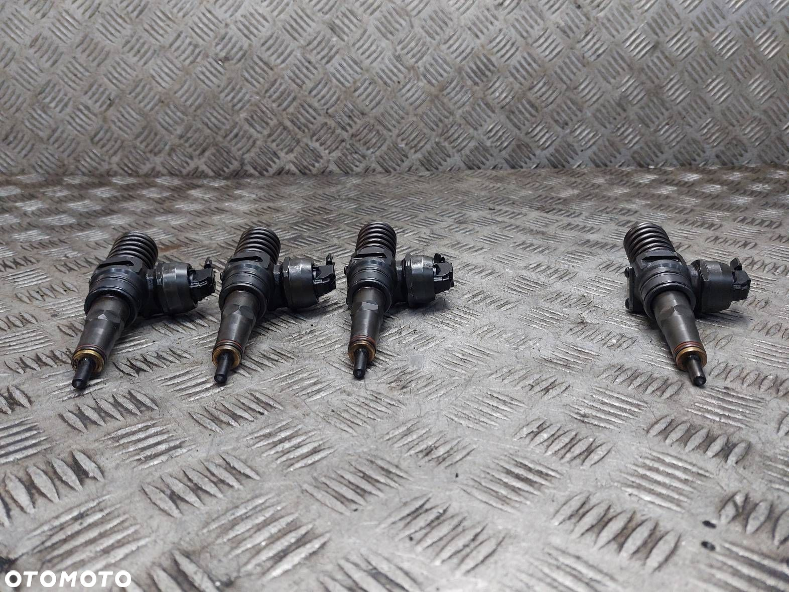 POMPOWTRYSK POMPOWTRYSKI KPL PASSAT B5 1.9 TDI 038130079AX 038130073AJ - 2