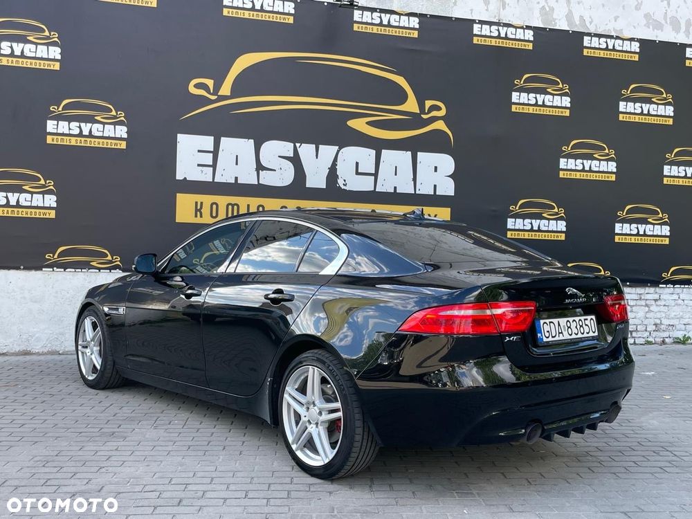 Jaguar XE 2.0 D Prestige - 4