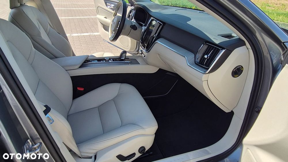 Volvo V60 Cross Country Pro B5 B AWD - 19