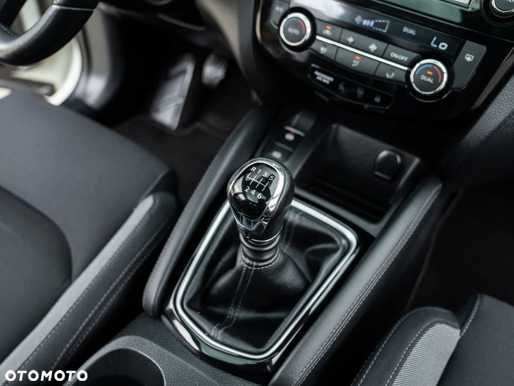 Nissan Qashqai 1.6 DIG-T N-Connecta - 30
