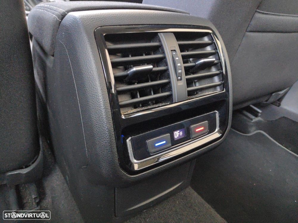 VW Passat Variant 1.6 TDI Confortline DSG - 24