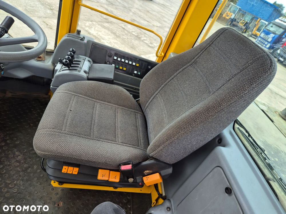 Volvo L 110 E spr z Niemiec tylko 6815 mtg !!! - 25