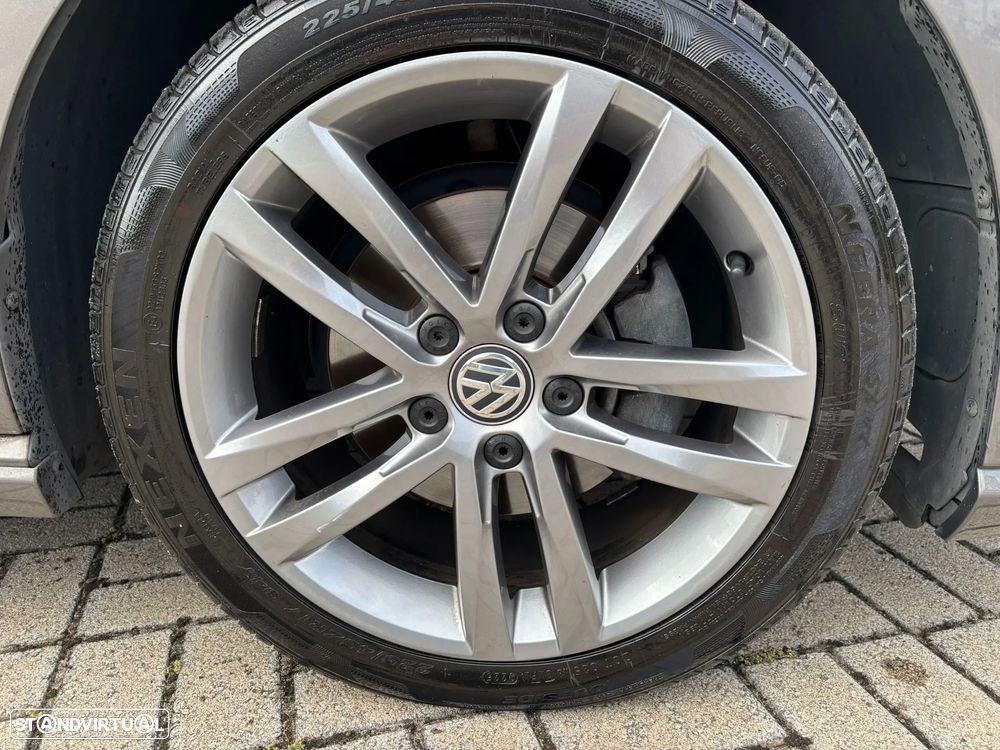 VW Golf 1.6 TDi R-Line - 26
