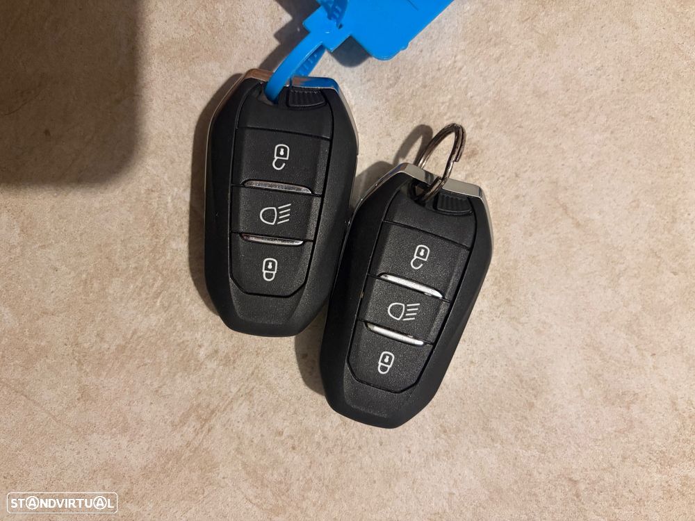 Peugeot e-208 GT - 16