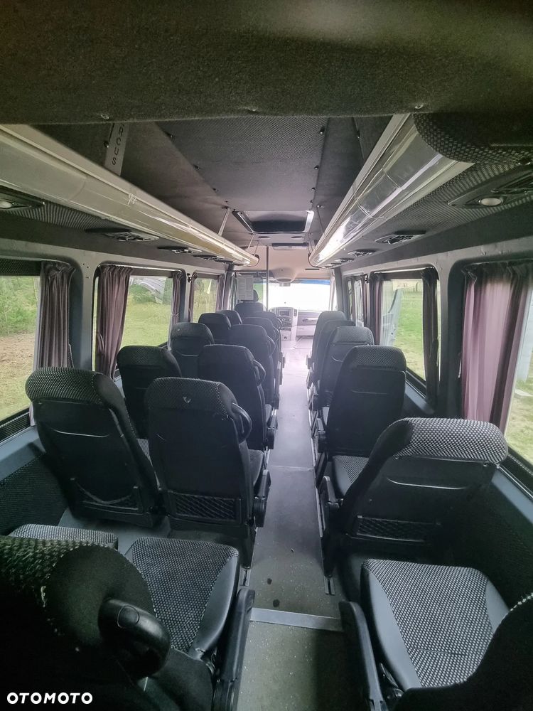 Mercedes-Benz Sprinter - 14