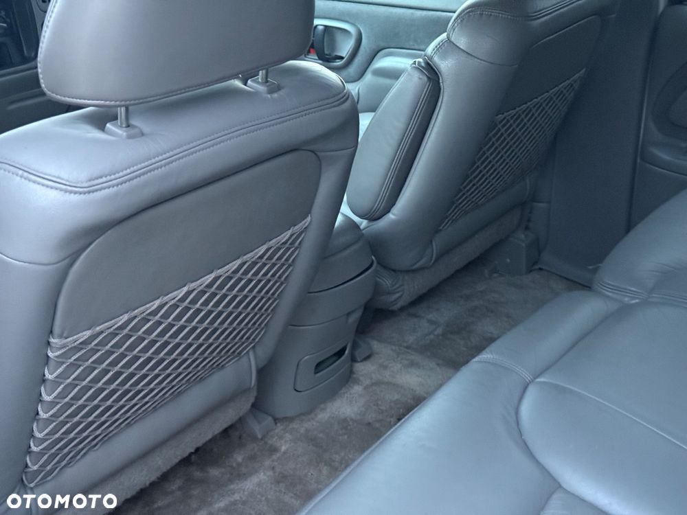 Chevrolet Suburban - 32