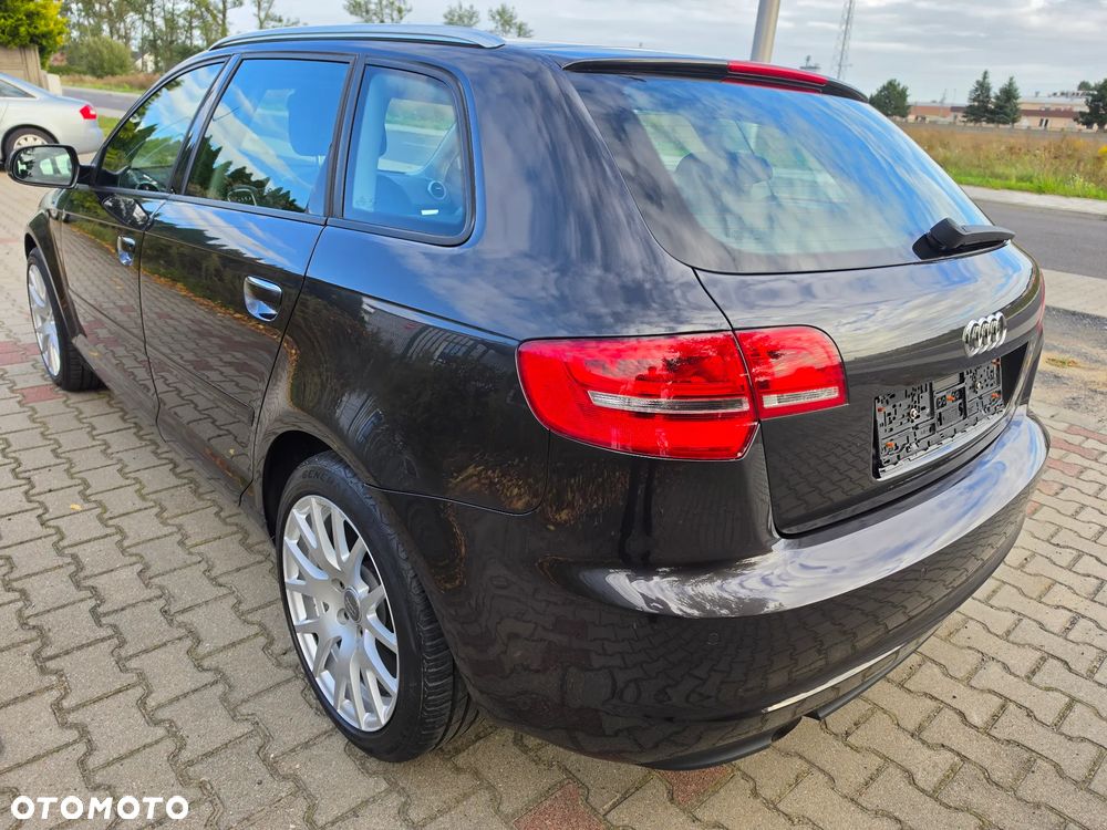 Audi A3 Sportback 1.6 TDI DPF Ambiente - 4