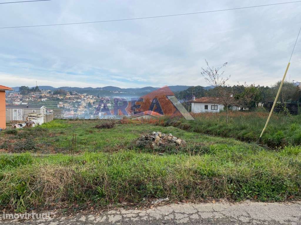 Terreno urbano, plano, com 707m2. Muito soalheiro. - Grande imagem: 2/2