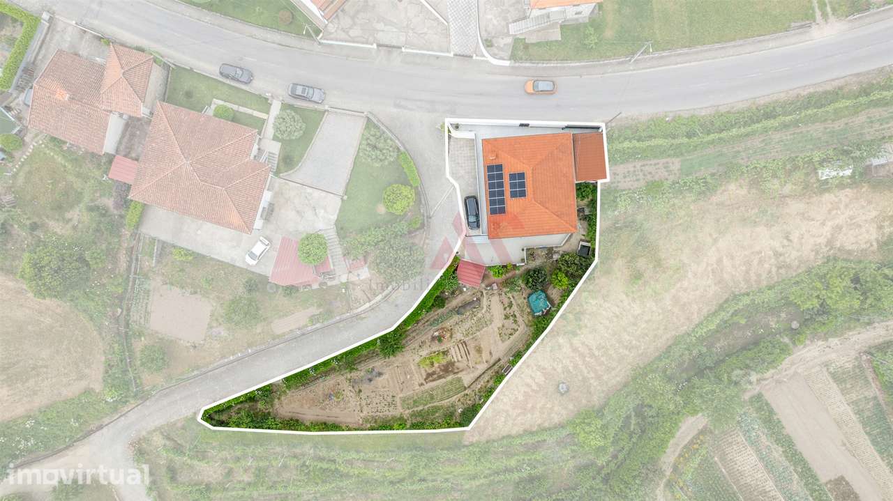 Moradia T3+3 com Duas Habitações Independentes – Excelente Oportunidad - Grande imagem: 2/34