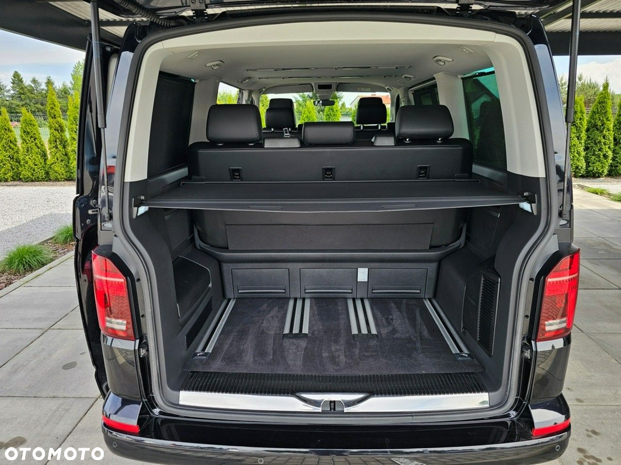 Volkswagen Multivan - 36